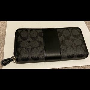 Women Black Coach Wallet. Never used.